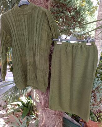 Completo donna maglia e gonna