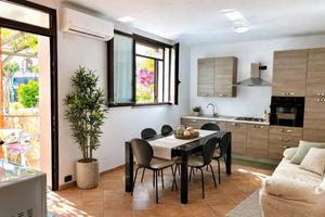 Trilocale con giardino a due passi dalla spiaggia