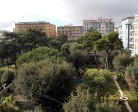 Stanza singola con balcone al centro del Vomero