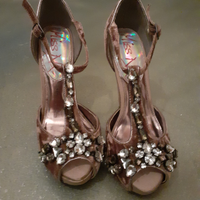 Eleganti scarpe gioiello