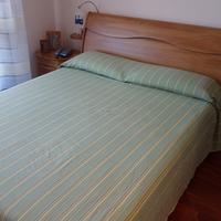 Camera matrimoniale, letto e armadio con cabina