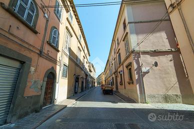 2 LOCALI A VITERBO