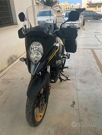 Moto Suzuky V-Strom 650