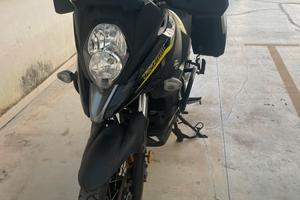 Moto Suzuky V-Strom 650