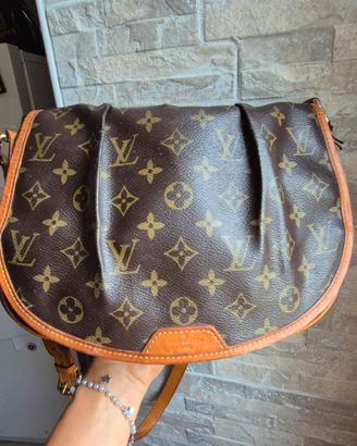Louis Vuitton Menilmontant PM 