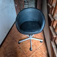   scrivania poltroncina girevole da studio ikea