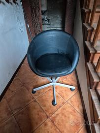   scrivania poltroncina girevole da studio ikea