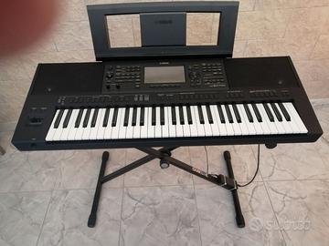 Tastiera Yamaha PSR SX 700