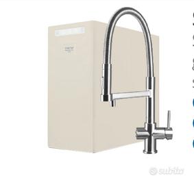 Erogatore d'acqua naturale e frizzante.