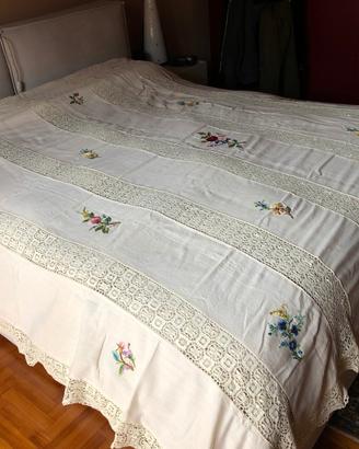 Copriletto antichissimo