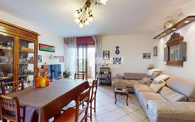 RIF A454: Appartamento con tre camere e due bagni