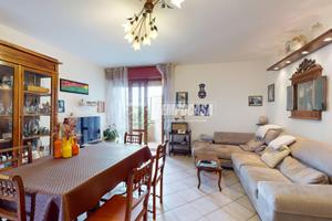 RIF A454: Appartamento con tre camere e due bagni