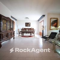 PREGIATO STABILE/VILLA IN ZONA TRANQUILLA, COPERTI