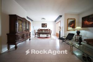 PREGIATO STABILE/VILLA IN ZONA TRANQUILLA, COPERTI