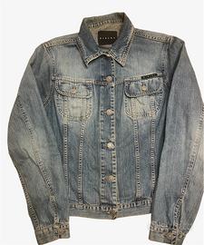 Giubbotto di jeans con bottoni e tasche