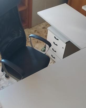 SCRIVANIA e SEDIA ergonomica
