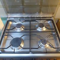 Cucina a gas con forno elettrico 