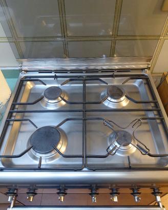 Cucina a gas con forno elettrico 