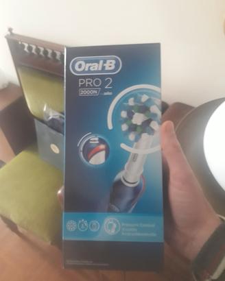 Spazzolino elettrico oral b pro 2