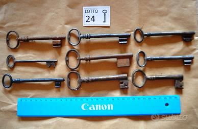 LOTTO 24 - 9 Chiavi Antiche Ferro da cm 11 a cm 12