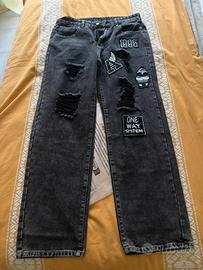 Jeans grigi strappati wide leg con patch custom€35