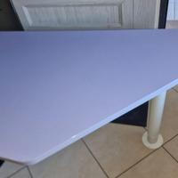 scrivania grande e sedia