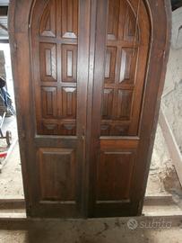 portone in legno di castagno artigianale