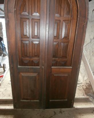portone in legno di castagno artigianale