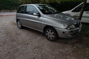 lancia y 