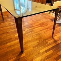 Tavolo in vetro e acciaio