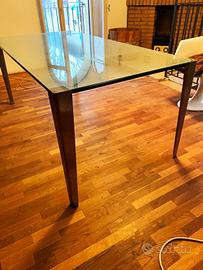 Tavolo in vetro e acciaio