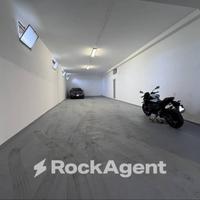 POSSIBILITÀ DI PARCHEGGIARE FINO A 6 AUTO!