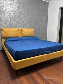 Letto matrimoniale moderno con materasso memory
