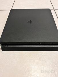 Sony PlayStation 4 slim.