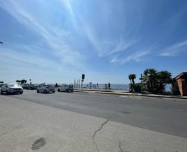 Scogliera monovano terrazza discesa a mare p.auto