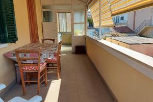 Appartamento tre camere terrazza comodo al mare