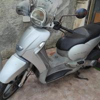 Scooter Aprilia Scarabeo 250