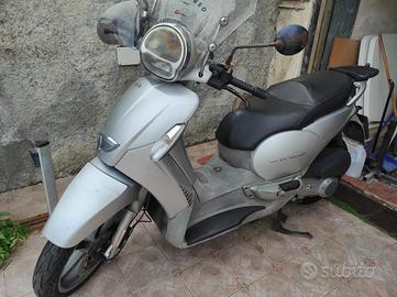 Scooter Aprilia Scarabeo 250