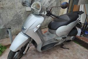 Scooter Aprilia Scarabeo 250