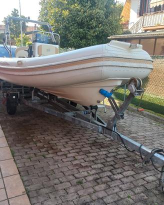 Gommone motore e carrello 