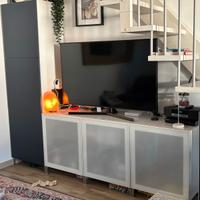 Mobile attrezzato tv, achivio, elettrodomestici.