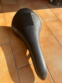 Sella FIZIK corsa/triathlon