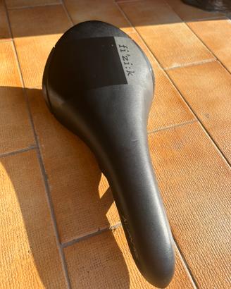 Sella FIZIK corsa/triathlon