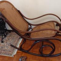 Sedia a dondolo d'epoca firmata Thonet
