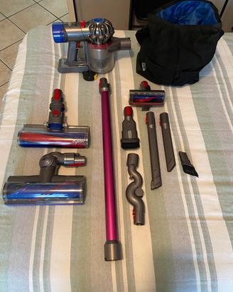 Dyson V7 con accessori