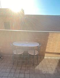 Tavolo con 2 sedie