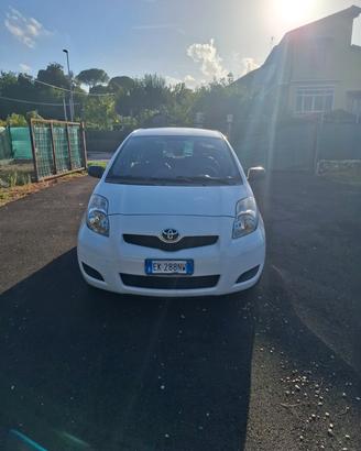 Toyota Yaris 1.0 5 porte