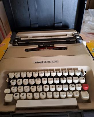 macchina da scrivere Olivetti