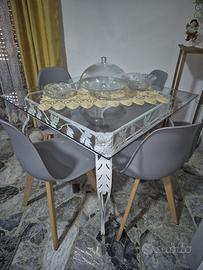 Tavolo e sedie