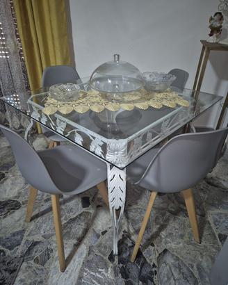 Tavolo e sedie
